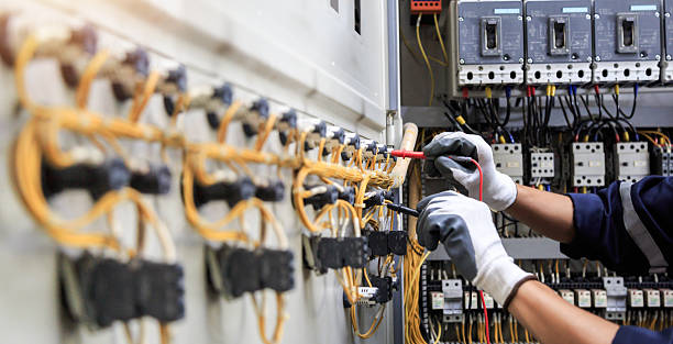 Professional Electrician technician working in Bunker Hill, IL